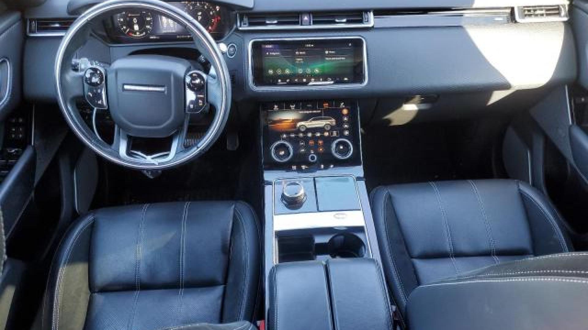 Range Rover - Velar - 2018 - Black - 88702645