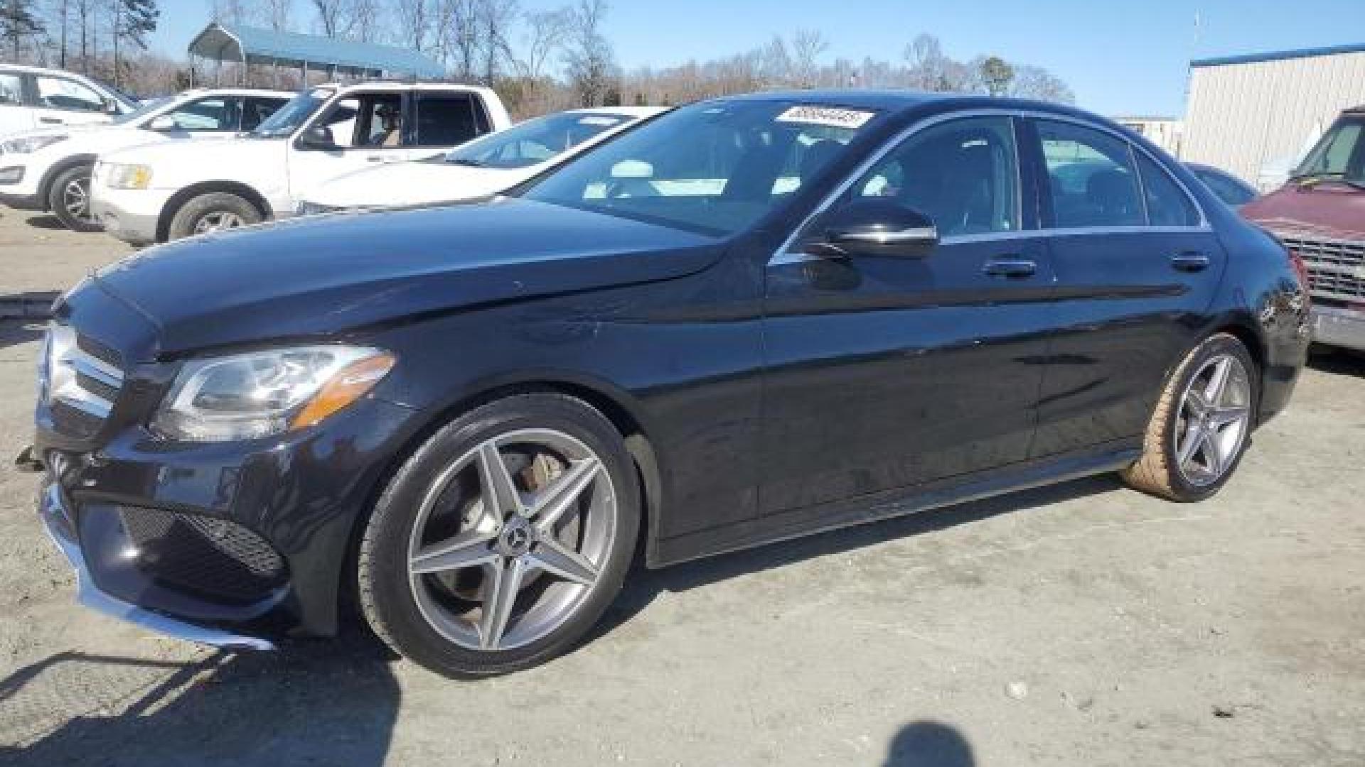 Mercedes - C300 - 2018 - Black - 88864445