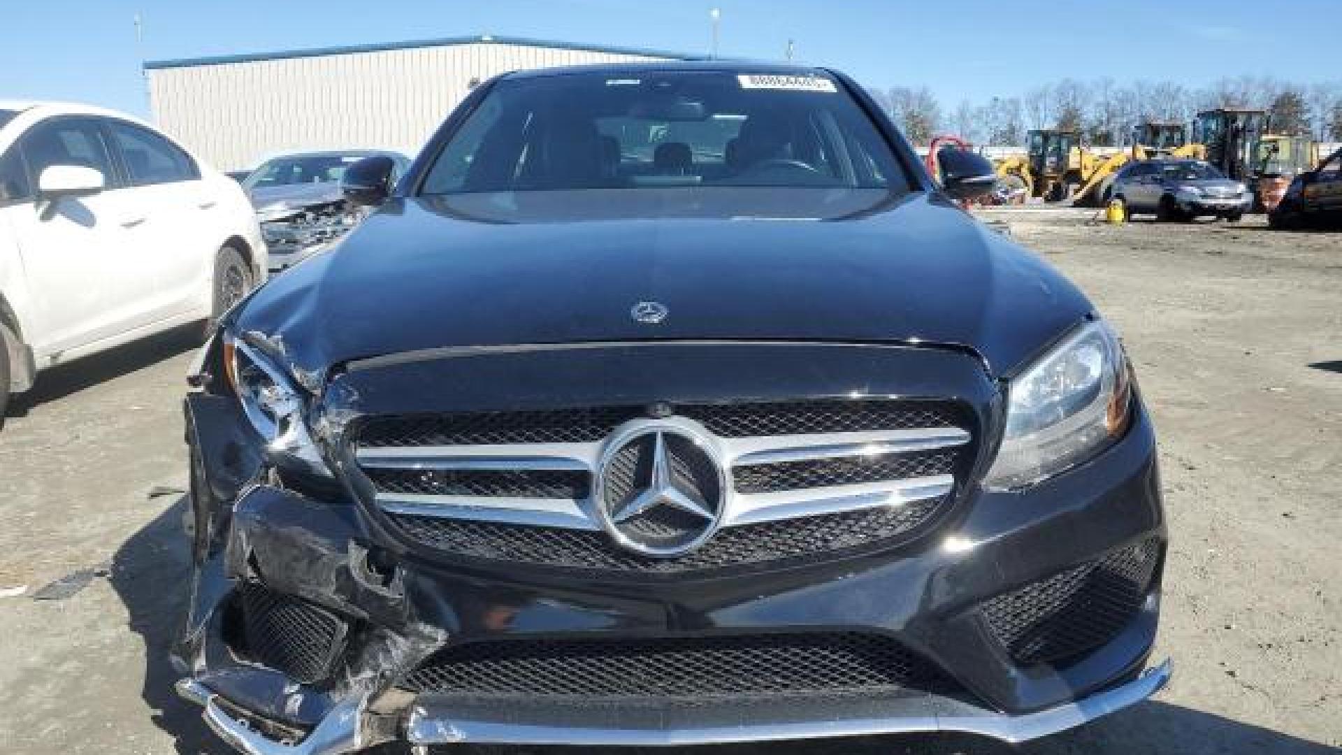 Mercedes - C300 - 2018 - Black - 88864445