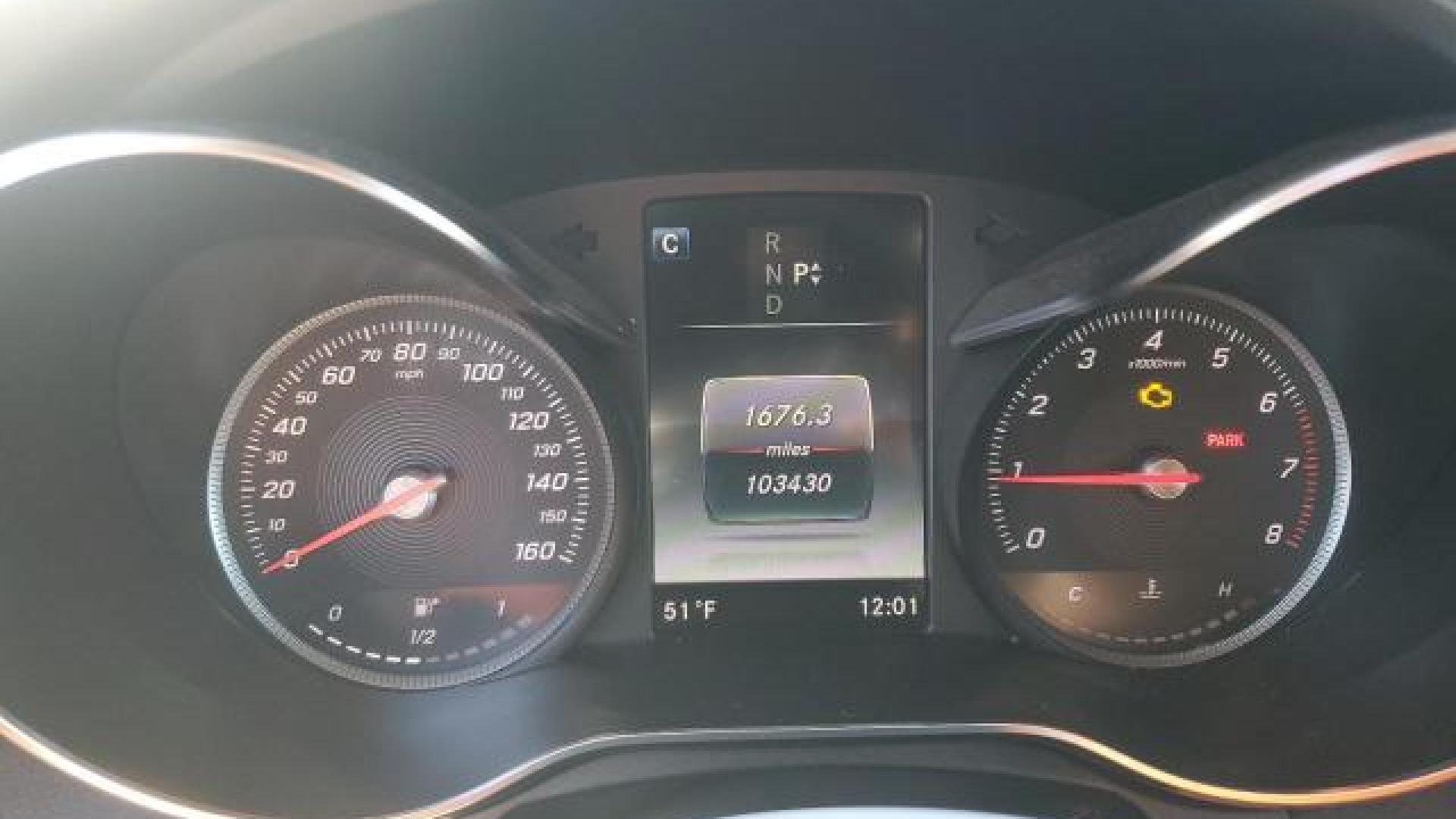 Mercedes - C300 - 2018 - Black - 88864445