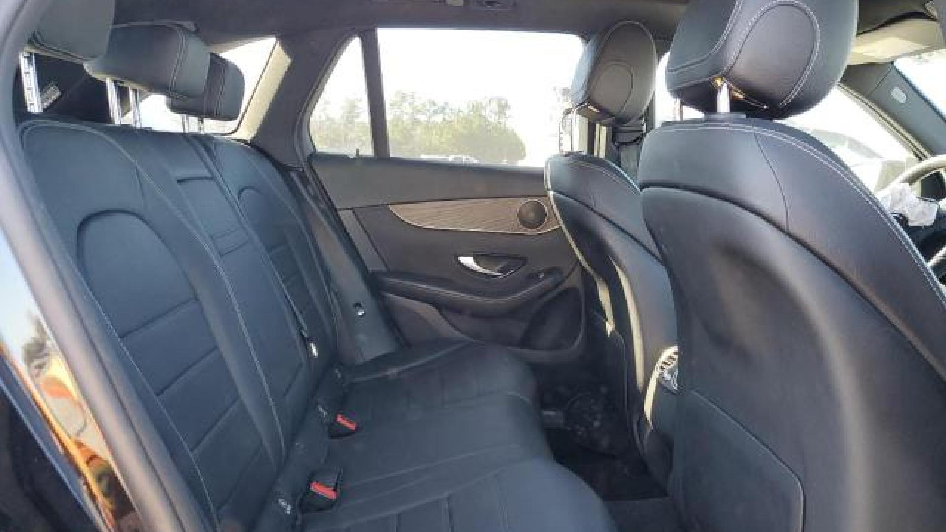 Mercedes - Glc300 - 2017 - Black - 89094415