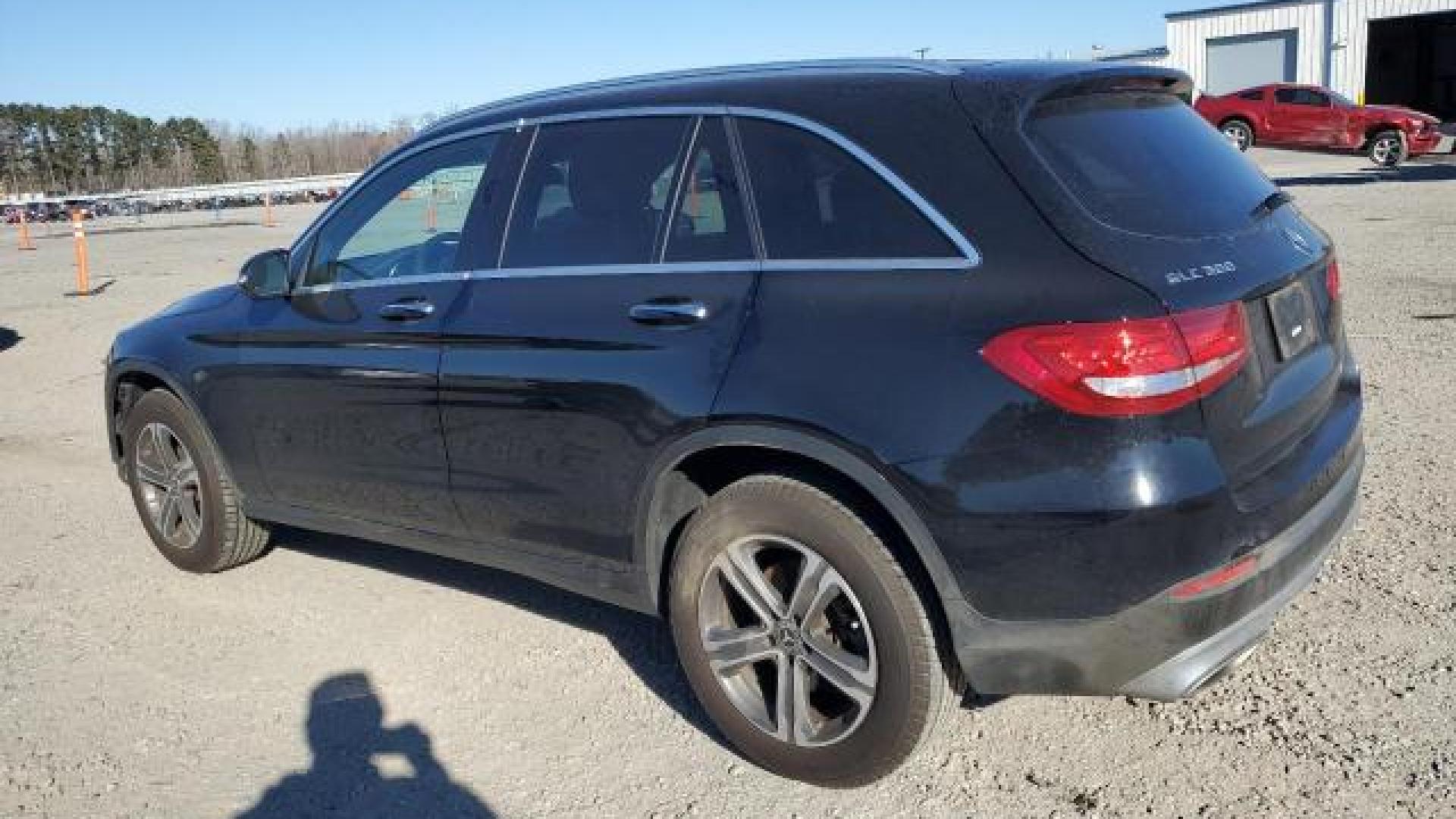 Mercedes - Glc300 - 2017 - Black - 89094415