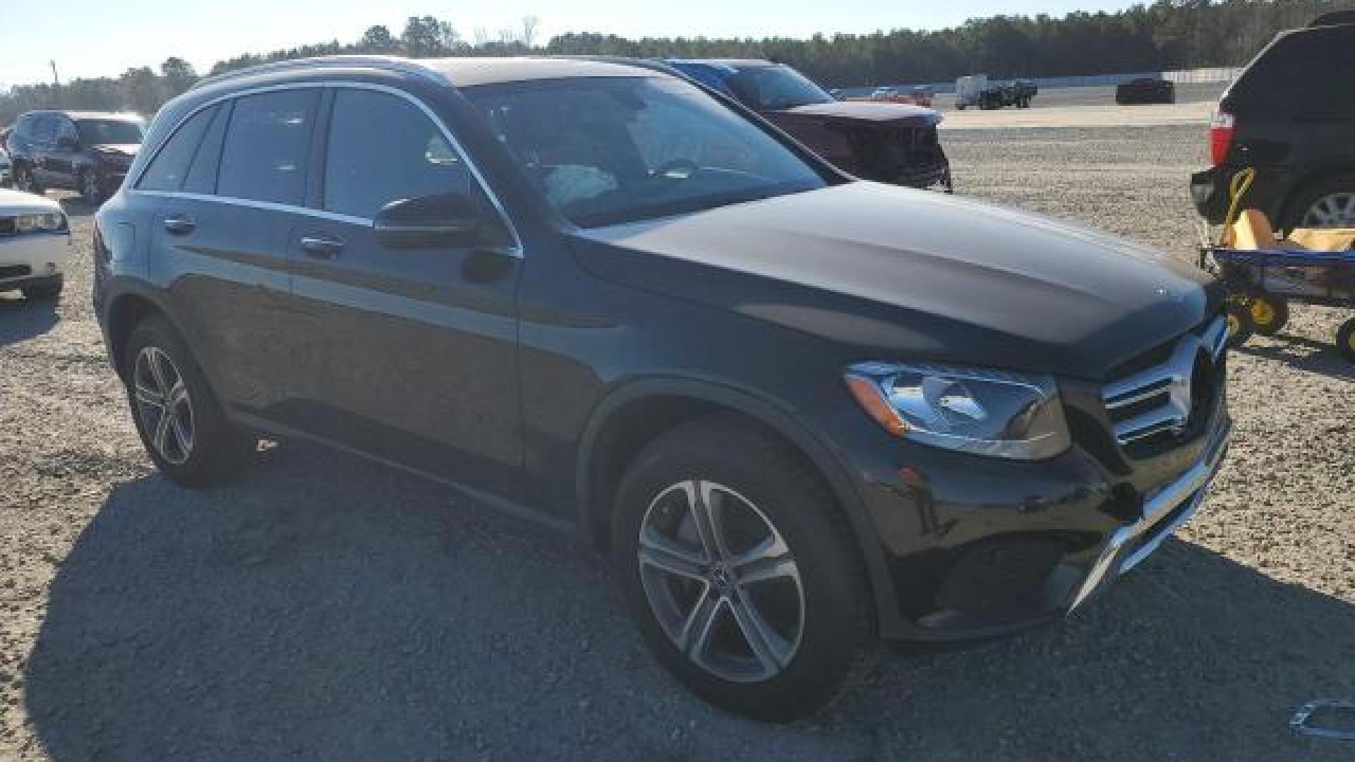 Mercedes - Glc300 - 2017 - Black - 89094415