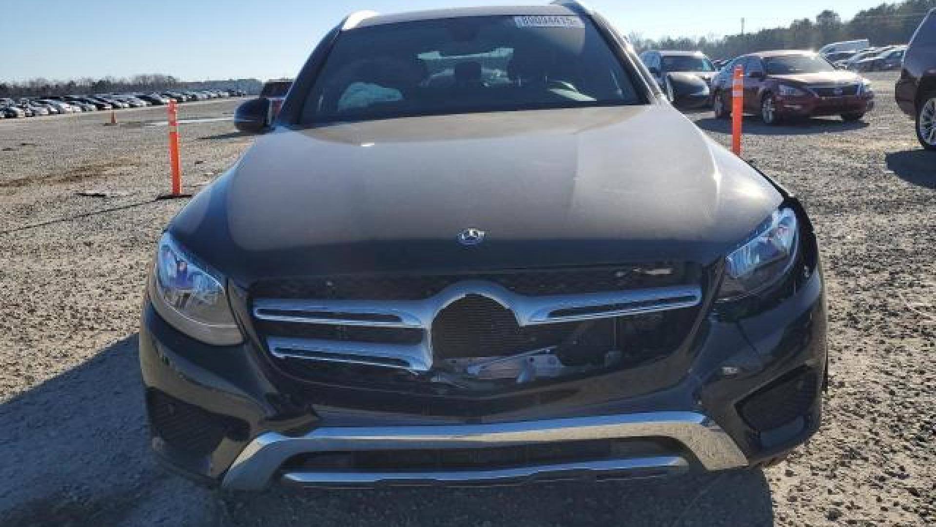 Mercedes - Glc300 - 2017 - Black - 89094415